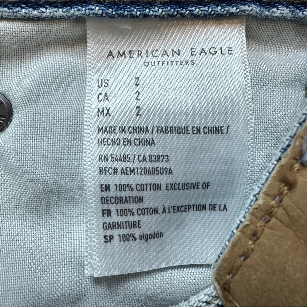 American Eagle Distressed Light Wash Hi-Rise Boyfriend Shorts Size 2 - Picture 10 of 14